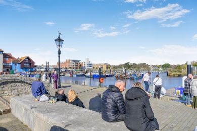 On the Cobbles (OC-T36895) On the Cobbles (OC-T36895)