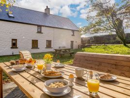 Garn-llech Barn