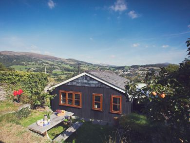 Canal Boat Cottage (OC-42849) Canal Boat Cottage (OC-42849)
