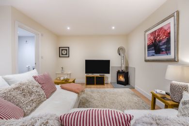 Cosy Nook - Lake View (OC-C33657) Cosy Nook - Lake View (OC-C33657)