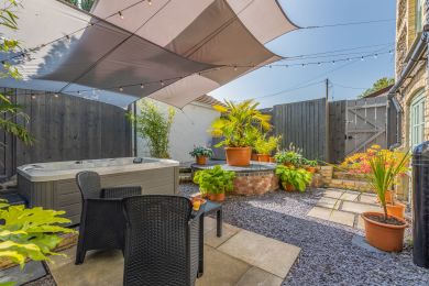 Y Cwtsh Capel Bangor (OC-Y33024)