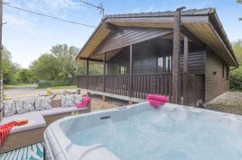 Clovelly Lakes Barn Owl Lodge Nine