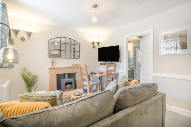 Middle Cottage (OC-LR250) Middle Cottage (OC-LR250)