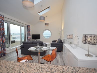 Porthole Penthouse (OC-DC124)