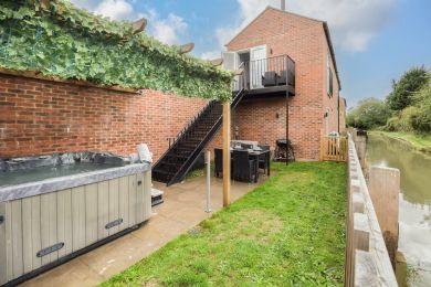 Wharf House Canal (OC-W32580) Wharf House Canal (OC-W32580)