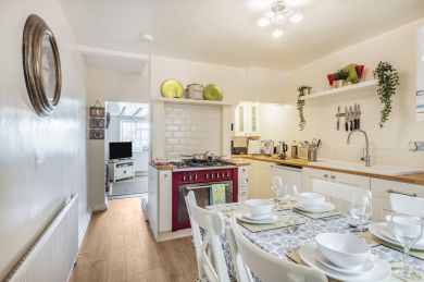 Punch and Judy Cottage (OC-WY467) Punch and Judy Cottage (OC-WY467)