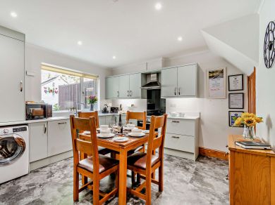 Conifer Cottage - Ashbourne (OC-85571)