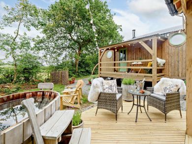 Hembury Gate The Shepherds Hut (OC-82862) Hembury Gate The Shepherds Hut (OC-82862)