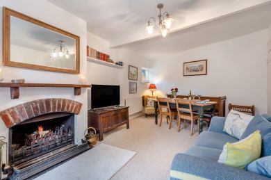 Rock Cottage - Castle Hill (OC-R30256)