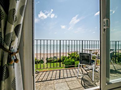 Pebble Beach - Pevensey (OC-BT060) Pebble Beach - Pevensey (OC-BT060)