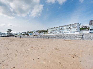 Strandways Court (OC-48140) Strandways Court (OC-48140)