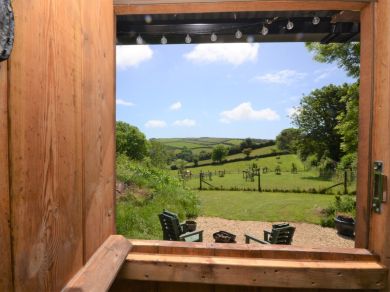 Ivy Shepherds Hut (OC-86462)