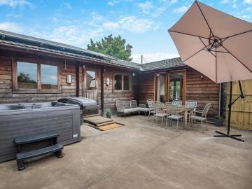 Mayfield Lodge (OC-M42739)