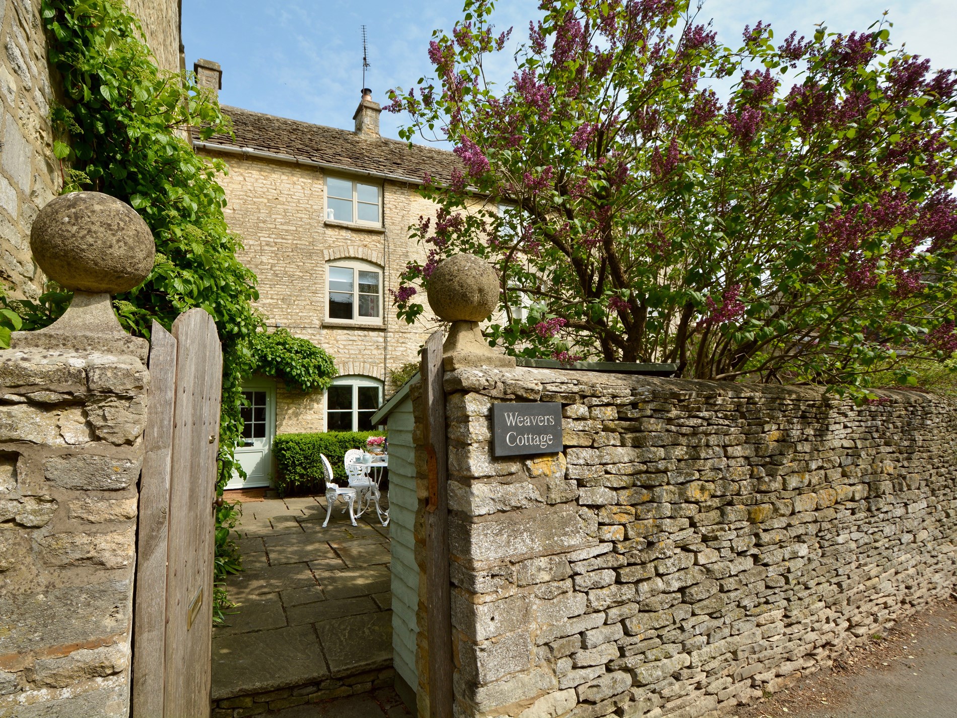 Weavers Cottage - West End