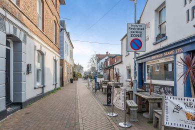 Waves - Whitstable (OC-W38239) Waves - Whitstable (OC-W38239)