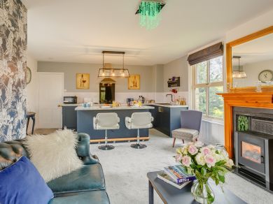 West Wing Apartment (OC-91888) West Wing Apartment (OC-91888)