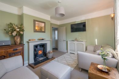 Hawthorn Cottage -  Norton Green (OC-H30562)