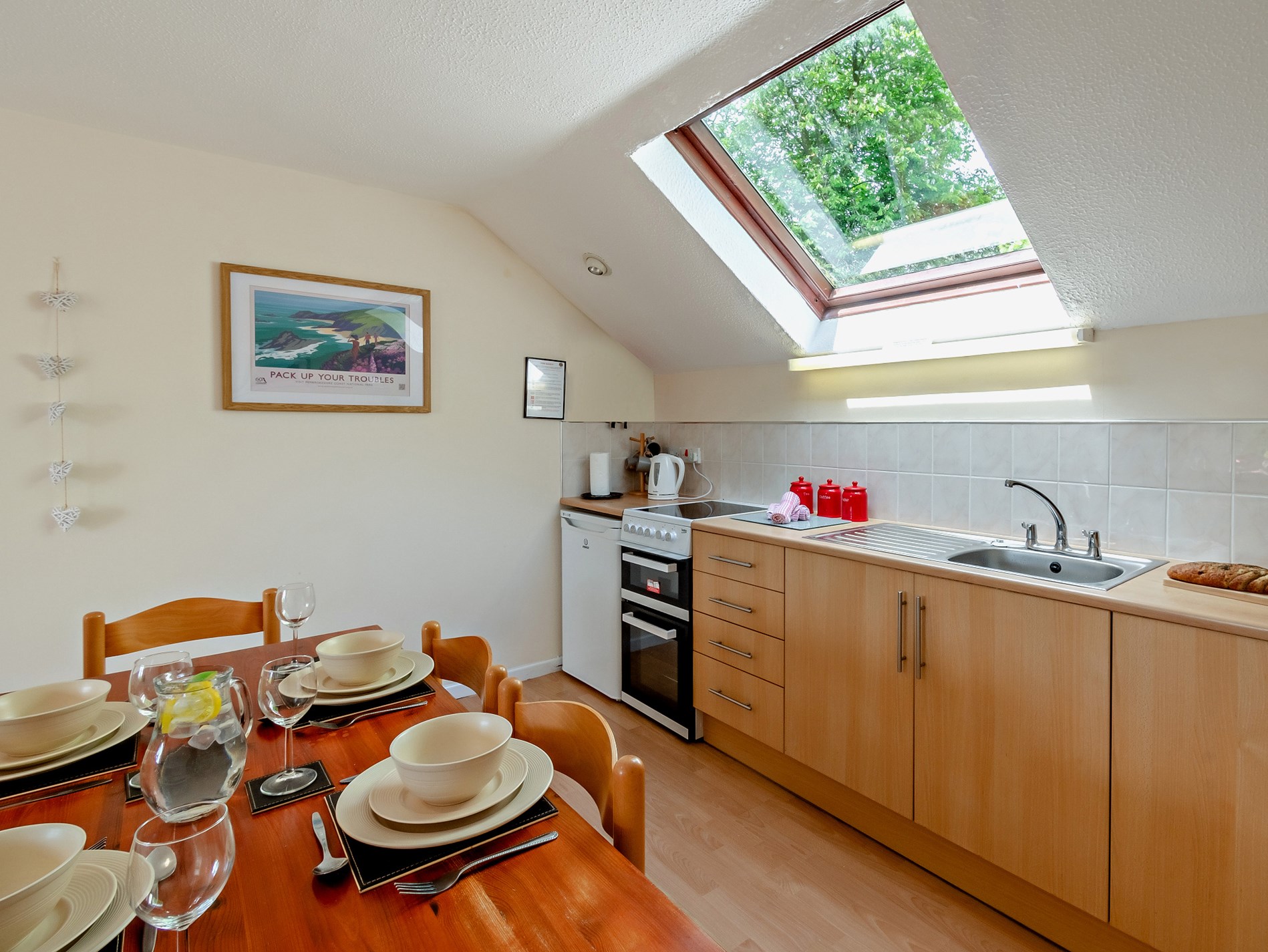 Rowan Guest Rowan Lodge | Rowan Lodge in Llangteg, near Amroth, West Wales