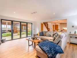 Honey Bee - Wild Meadow Cottages