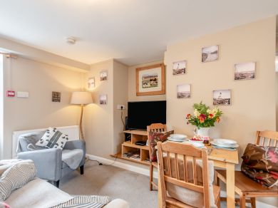 Cosheston Apartments 5 (OC-FB060)