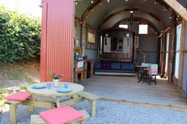 Mari - The Vintage Caravan