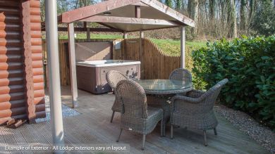 Nuthatch Lodge - Woodlands Collection (OC-N32819) Nuthatch Lodge - Woodlands Collection (OC-N32819)