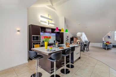 Strayside Penthouse (OC-HH086)