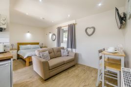 Farm Lodge 2