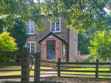 Downhouse Farm Cottage (OC-D45830) Downhouse Farm Cottage (OC-D45830)