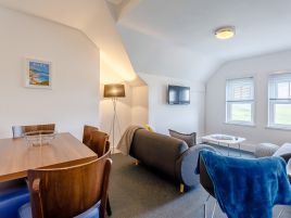 Tommy Jacks Apartment 7
