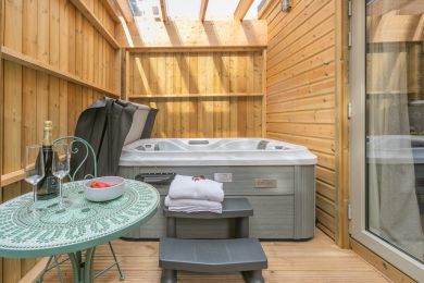 Rose at Rosehill Lodges (OC-R44801)