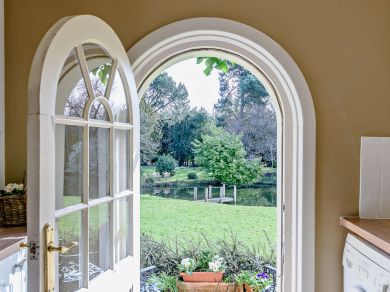 Willow Tree Cottage (OC-82336) Willow Tree Cottage (OC-82336)