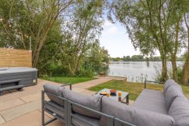 1 Lakeside Hideaway