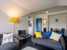 Tommy Jacks Apartment 11