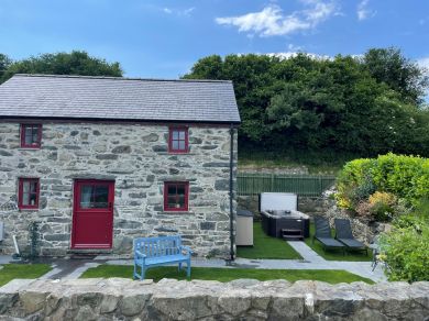 Nyth Y Wennol - Conwy (OC-83950) Nyth Y Wennol - Conwy (OC-83950)