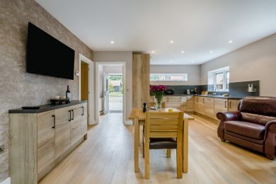 Dragonfly Lodge - Beeston (OC-D33048)