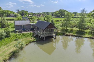The Boathouse (OC-CB670)