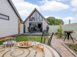 Dairy Cottages - Ploughman's Row No 3