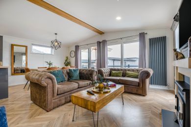 Scarlett Oak Lodge (OC-S45361) Scarlett Oak Lodge (OC-S45361)