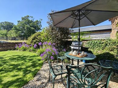 Hackhams Farm Cottage (OC-H45977) Hackhams Farm Cottage (OC-H45977)