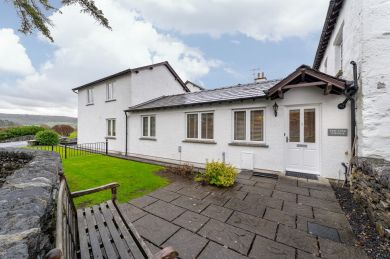 Yew Tree Cottage (OC-LR174) Yew Tree Cottage (OC-LR174)