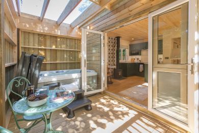 Vicky at Rosehill Lodges (OC-R44802) Vicky at Rosehill Lodges (OC-R44802)