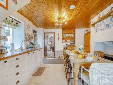 Snowdrop Cottage Hartland (OC-88143) Snowdrop Cottage Hartland (OC-88143)
