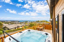 Collection Cine 6 Hot Tub Lodge