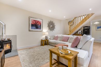 Cosy Nook - Lake View (OC-C33657) Cosy Nook - Lake View (OC-C33657)