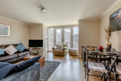 Bowleaze Beach Apartment (OC-WY406)