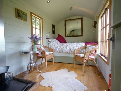 Bluebell Shepherd Huts (OC-42846) Bluebell Shepherd Huts (OC-42846)