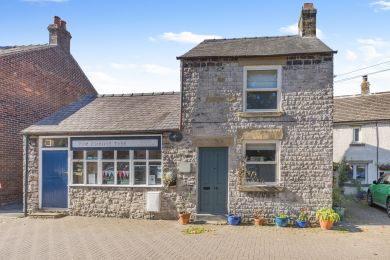 Avalon House (OC-A46337) Avalon House (OC-A46337)