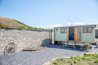 Plas Uchaf Farm Shepherds Hut (OC-P32089) Plas Uchaf Farm Shepherds Hut (OC-P32089)