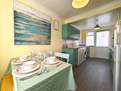 April Cottage - Sandown (OC-A30701)